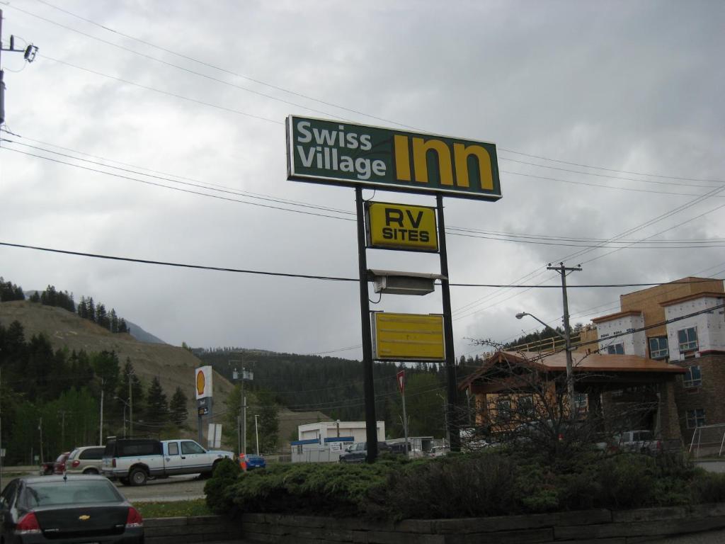 Swiss Village Inn Golden Exterior foto